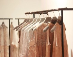 لايف ستايلأبرز موديلات الفساتين لموسم خريف وشتاء 2023
