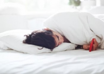 لايف ستايل6 سلوكيات ترتبط بالنوم تُنذر بارتفاع مستويات الكورتيزول في جسمك
