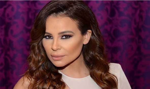 لايف ستايلكارول سماحة تؤخّر عرض مسرحيتها الغنائية ثلاثة أيام بعد وفاة زوجها