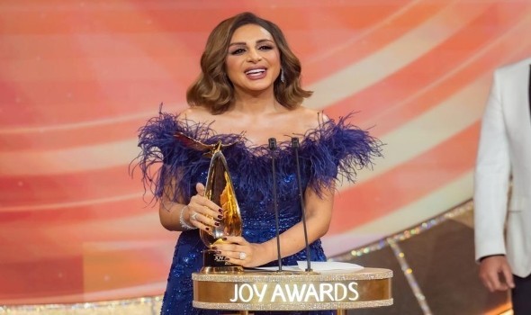 لايف ستايلأنغام تحصُد جائزة الفنانة المفضَّلة في حفل "Joy Awards"