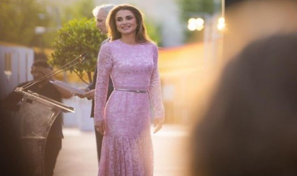 لايف ستايلالملكة رانيا تتألق بفستان أنيق من دار Dolce & Gabbana