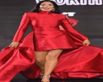 لايف ستايلأجمل إطلالات النجمة منى زكي باللون الأحمر