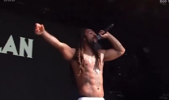 لايف ستايلالشرطة البريطانية تفتح تحقيقٍ جنائي بشأن عرض غنائي شهد هتافات مؤيدة لفلسطين بمهرجان غلاستونبري