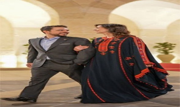 الأميرة رجوة تتألق بإطلالة رمضانية في صورة مع ولي العهد الأردني