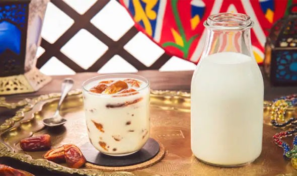 التمر بالحليب عند الإفطار في رمضان خيار صحي متكامل