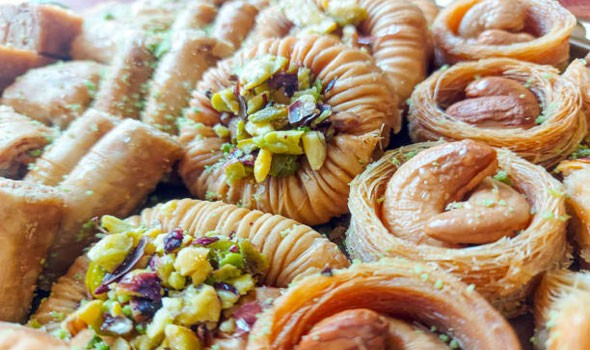 لايف ستايلأساور الست حلى فاخر يزيّن سفرة رمضان