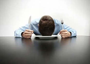 لايف ستايلدراسة علمية تكشف آليات الدماغ وراء الشعور بالجوع المفرط